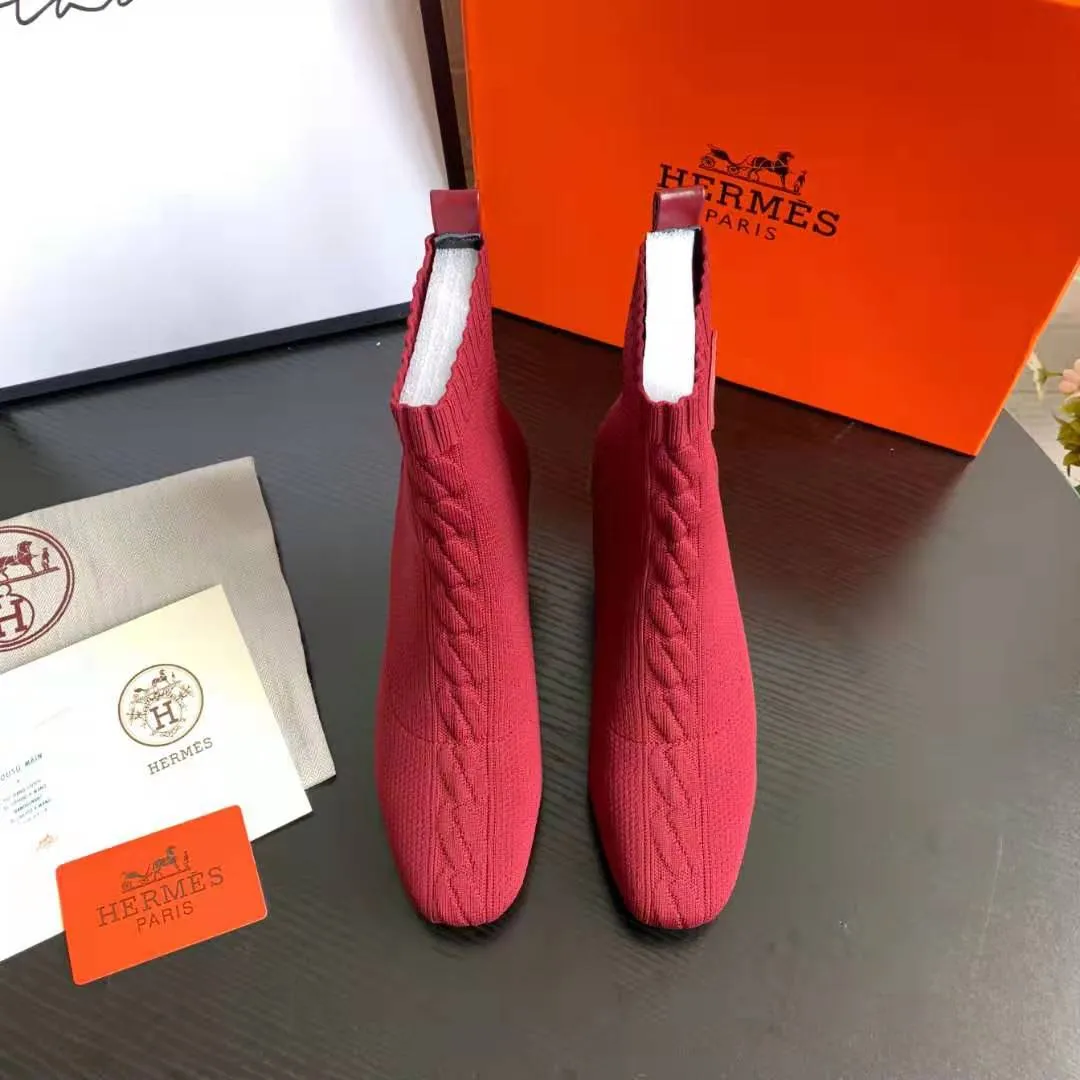 👟👟Ex-factory price 460👟👟 Hermes Hermes early autumn new model, the highest version on the market! Original board 1:1 purchasing level quality.  This is the youngest item from the H family this season! It’s just right to wear this season, it looks great on your feet and looks particularly slender 🌹 Fabric: Original 1:1 molded imported knitted upper, sheepskin lining. The heel is the latest molded horseshoe heel this year, with a heel height of 6.5cm 🌹 Size number: 34-41 (34.40 41/42 customized) 🌹 Outsole: Rubber sole and genuine leather sole optional 🌹Color: black, white, blue, burgundy 🌹Packaging with cloth bag certificate